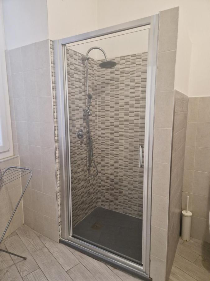 Il Filo Di Claudia Apartment Savona Bagian luar foto