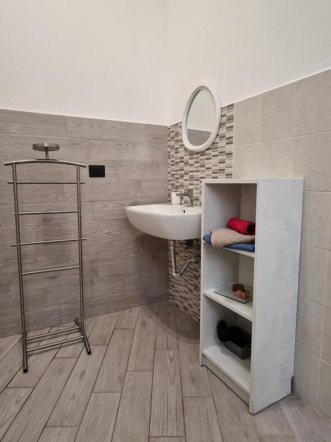 Il Filo Di Claudia Apartment Savona Bagian luar foto